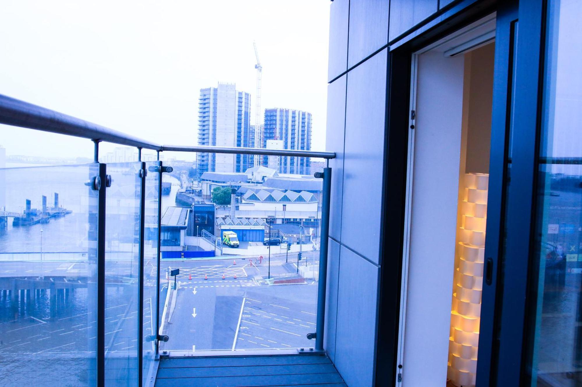 לונדון Fezza Luxury Apartment מראה חיצוני תמונה